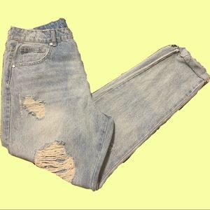 90’s high rise distressed light washed jeans
